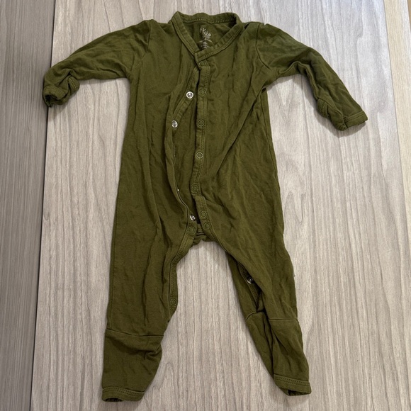 Kyte BABY Olive Snap Romper - Picture 1 of 3